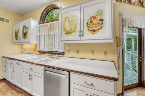 Kitchen - 604 Pine Needle Dr, Perham, MN 56573 photo 6 of 10