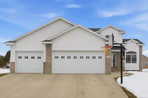 1816 Queensbury St, West Fargo, ND 58078