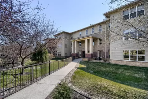 9225 Medicine Lake Rd #212B, Golden Valley, MN 55427