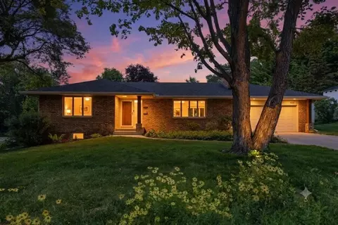 4620 Hampton Rd, Golden Valley, MN 55422