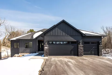 3916 Mcmenemy St, Vadnais Heights, MN 55127