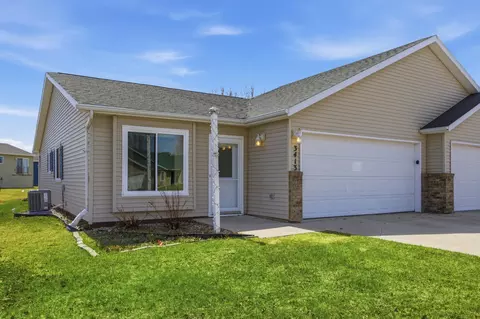 3413 38th St S, Moorhead, MN 56560