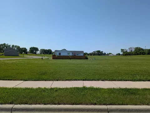 414 Berlin Cir, Marshall, MN 56258 photo 4