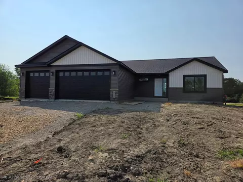 913 Three Lakes Ct, Madison Lake, MN 56063