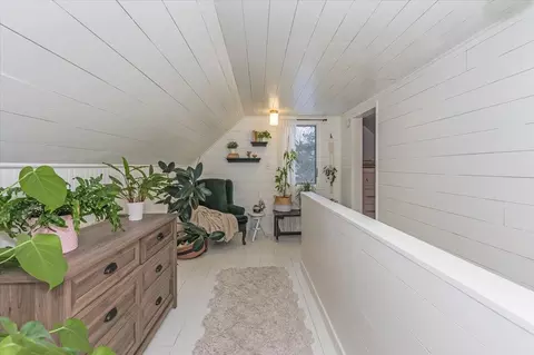 Entry Way - 154 E Buffalo St, Duluth, MN 55811 photo 2 of 3
