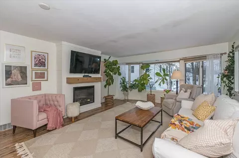 Living - 154 E Buffalo St, Duluth, MN 55811 photo 3 of 5