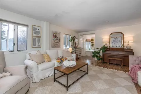Living - 154 E Buffalo St, Duluth, MN 55811 photo 4 of 5