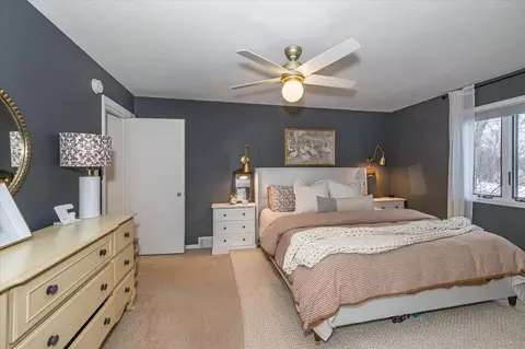 Bedroom - 154 E Buffalo St, Duluth, MN 55811 photo 2 of 6