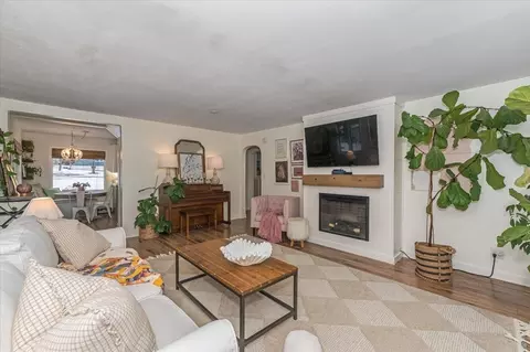 Living - 154 E Buffalo St, Duluth, MN 55811 photo 5 of 5