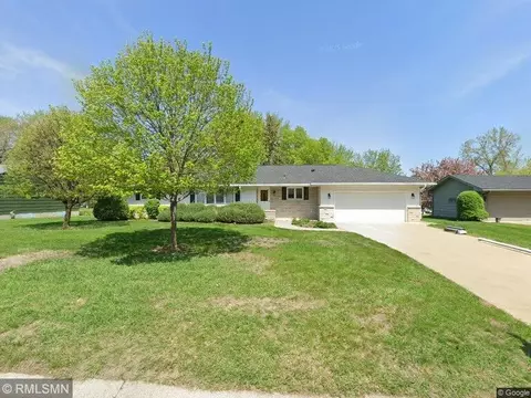 176 Highland Dr, Chaska, MN 55318
