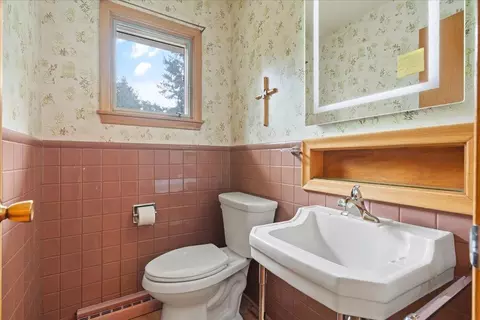 Bath - 824 Willow St, Brainerd, MN 56401 photo 3 of 4