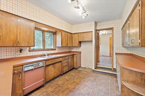 Kitchen - 824 Willow St, Brainerd, MN 56401 photo 1 of 2