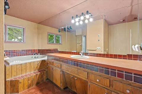 Bath - 824 Willow St, Brainerd, MN 56401 photo 1 of 4
