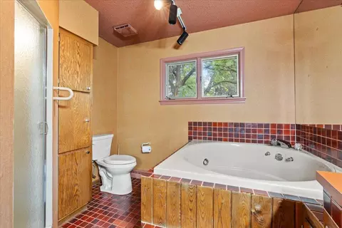 Bath - 824 Willow St, Brainerd, MN 56401 photo 2 of 4