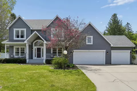 900 Lecuyer Dr, Stillwater, MN 55082