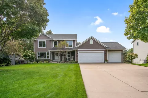 592 Vicki Ln, Shoreview, MN 55126