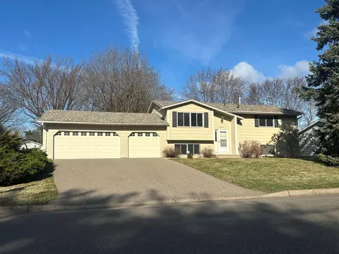 4609 Carolyn Ln, White Bear Lake, MN 55110