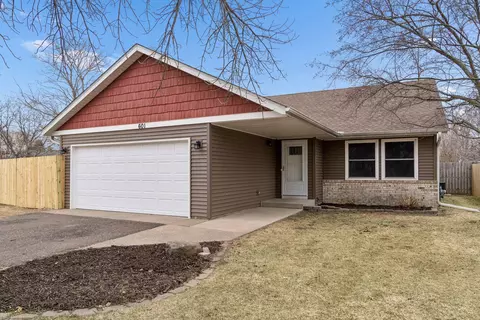 601 Cedar St SW, Isanti, MN 55040
