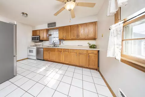 Kitchen - 1500 Towne Ter, Bloomington, MN 55431 photo 1 of 2