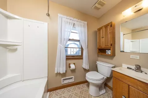 Bath - 1500 Towne Ter, Bloomington, MN 55431 photo 1 of 2