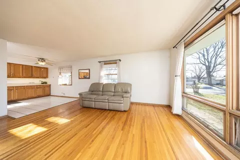 Living - 1500 Towne Ter, Bloomington, MN 55431 photo 3 of 5