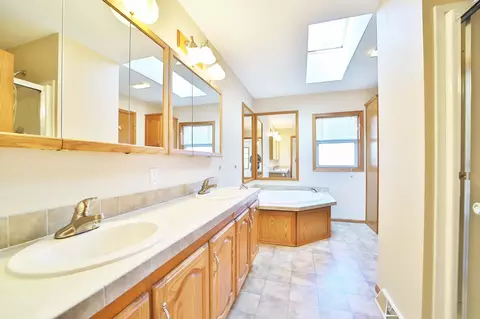 Bath - 18352 Johnson Rd, Brainerd, MN 56401 photo 1 of 6