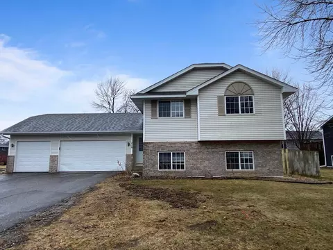 218 Crystal Ln, Montrose, MN 55363