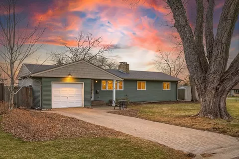 1812 Sunny Slope Ln, Saint Paul, MN 55116