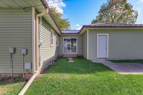 Exterior - 228 5th Ave NE, Faribault, MN 55021 photo 5 of 7