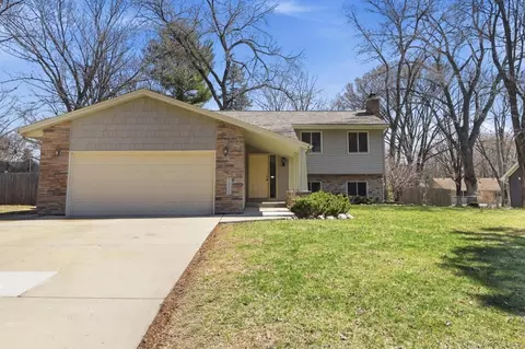 7351 Walnut Ct, Eden Prairie, MN 55346