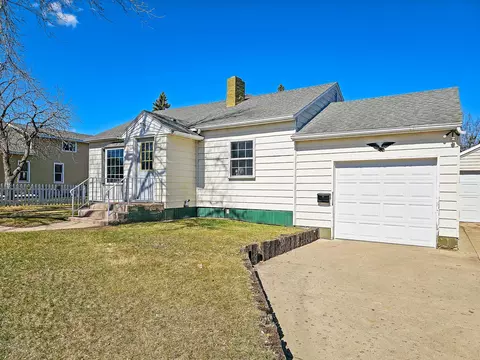 Exterior - 525 3rd St SE, Perham, MN 56573 photo 9 of 10