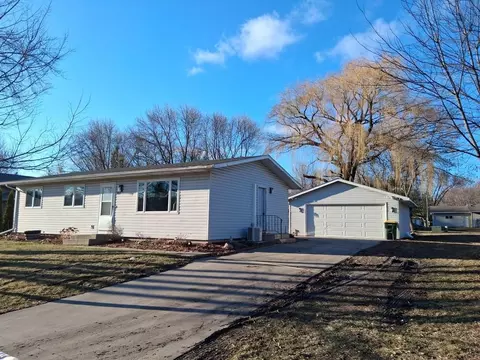 803 11 12 Ave SE, Willmar, MN 56201