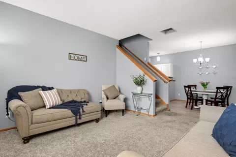 1572 Countryside Dr, Shakopee, MN 55379