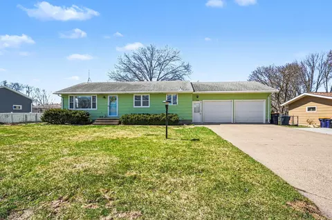 908 10th St, Farmington, MN 55024
