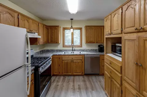 Kitchen - 13110 Meredith Dr, Baxter, MN 56425 photo 1 of 2