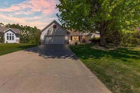1451 Clippership Ct, Woodbury, MN 55125