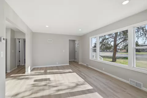 6019 W Broadway Ave, New Hope, MN 55428