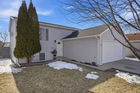 5556 18th St S, Fargo, ND 58104
