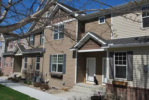 7745 Madelyn Creek Dr, Victoria, MN 55386