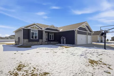 4209 Bristlecone Loop S, Fargo, ND 58104 photo 2