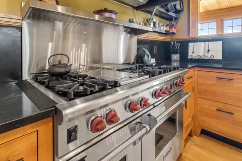 Kitchen - 300 5th St SW, Plainview, MN 55964 photo 3 of 4