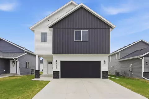 6862 Thomas St, Horace, ND 58047
