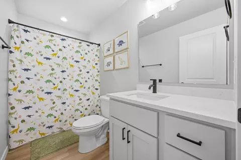 Bath - 6862 Thomas St, Horace, ND 58047 photo 2 of 3