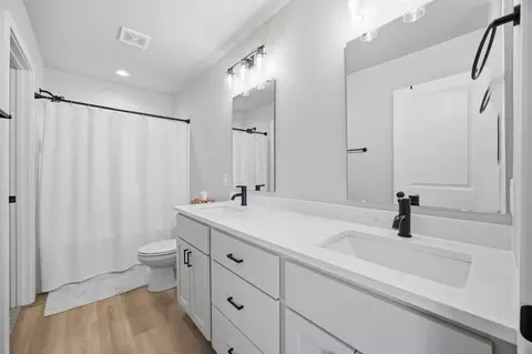 Bath - 6862 Thomas St, Horace, ND 58047 photo 1 of 3