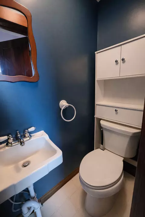 Bath - 632 E Park Ave, Albert Lea, MN 56007 photo 4 of 4