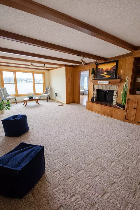 Living - 632 E Park Ave, Albert Lea, MN 56007 photo 2 of 4