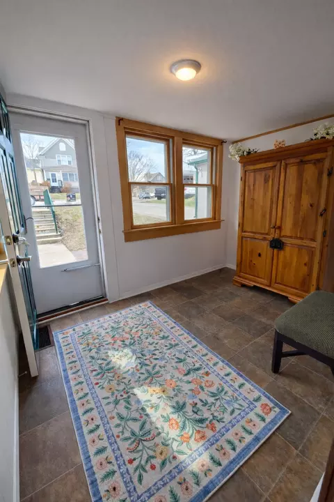 Entry Way - 632 E Park Ave, Albert Lea, MN 56007 photo 1 of 2