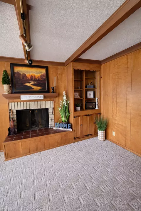 Living - 632 E Park Ave, Albert Lea, MN 56007 photo 3 of 4