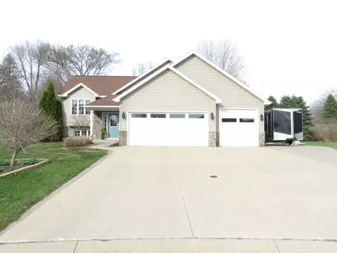 924 Balsam Ct NE, Pine Island, MN 55963