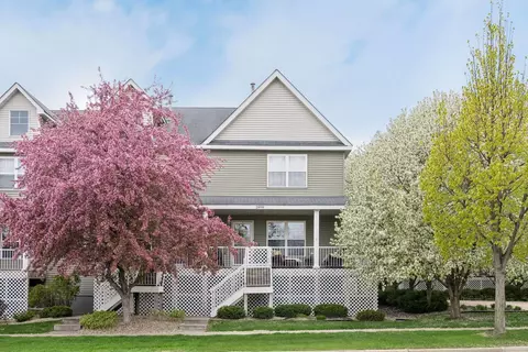 2898 Clover Ridge Dr, Chaska, MN 55318